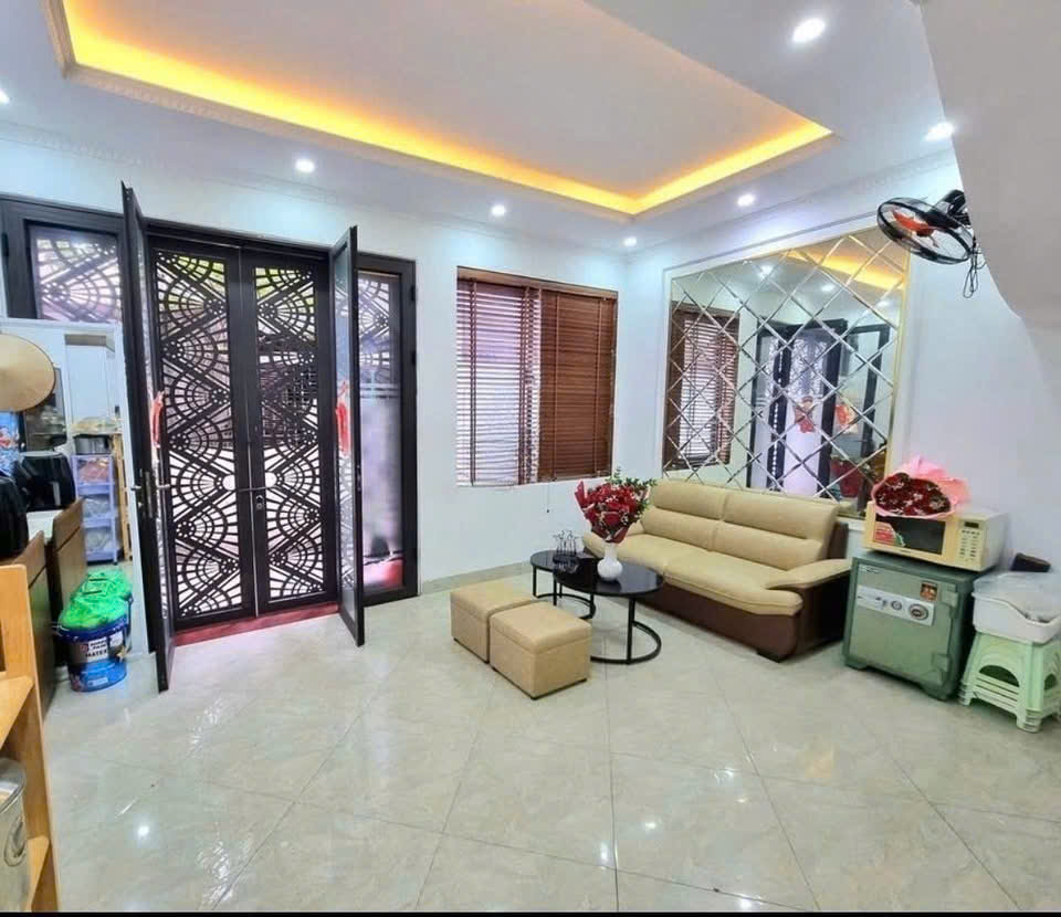 Cho thuê nhà nguyên căn ngõ 219 Phố Định Công Thượng, 5 tầng x 32m2, 3 ngủ, 13 Triệu - Ảnh 1